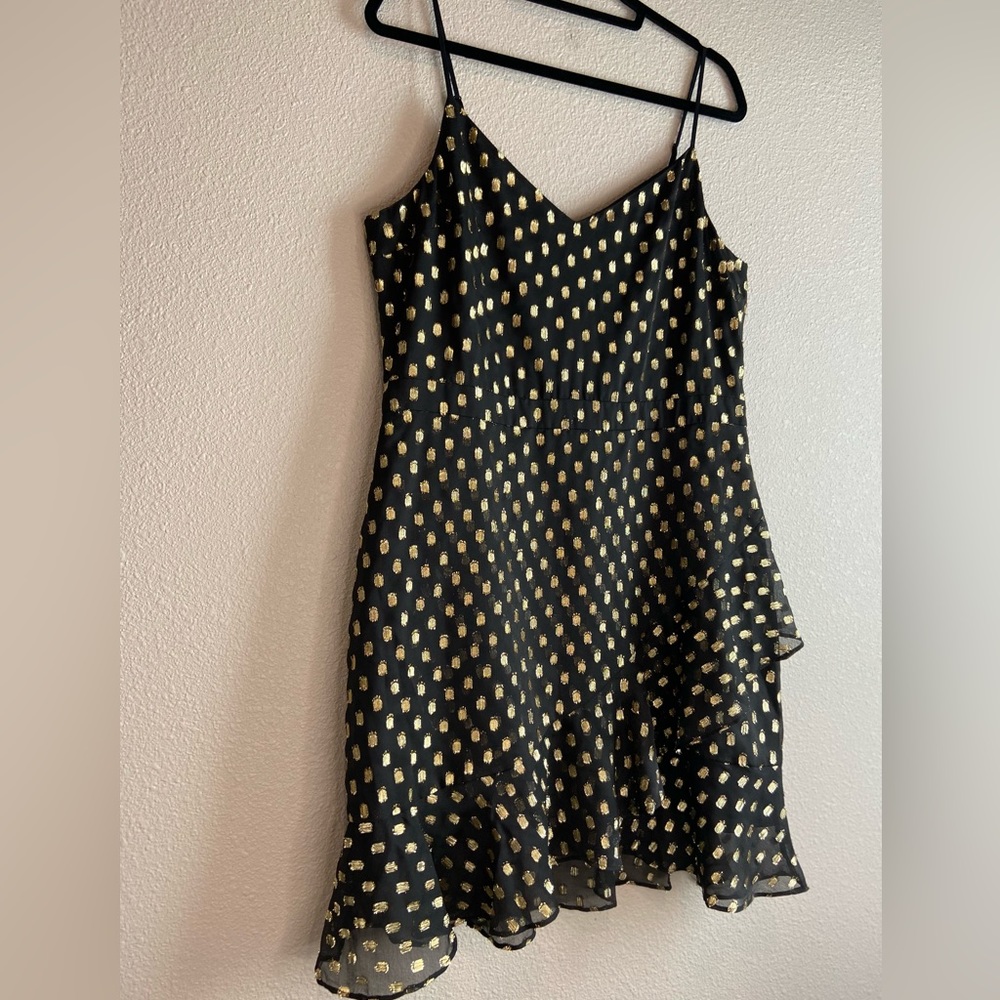 Banana Republic~Metallic Gold/Black V-Neck Fit & Flare Dress~Ruffle Hem~Size 14